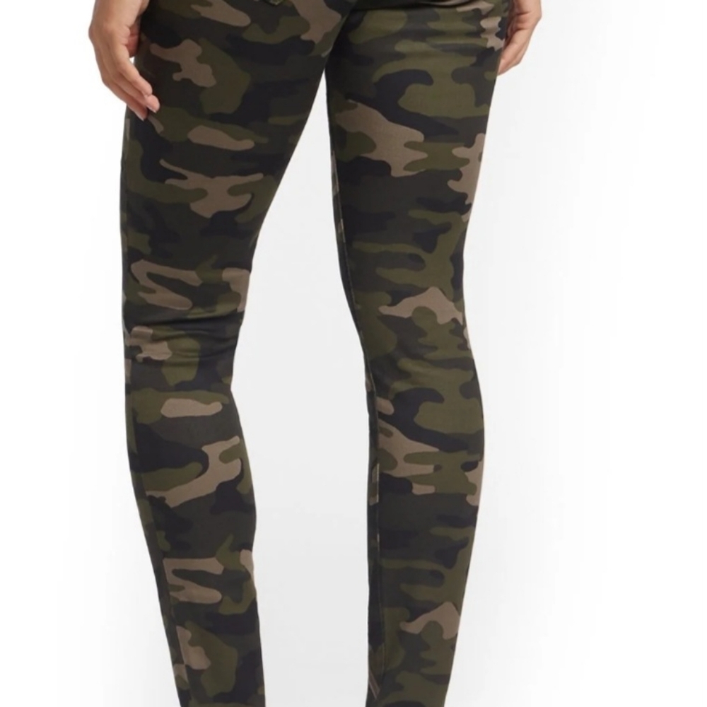 NY&C Camo Jeans Pull-On Style - Picture 3 of 8
